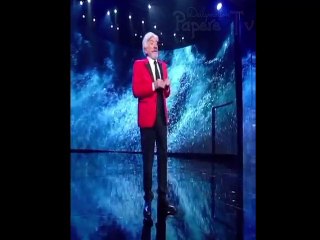 GIGI PROIETTI RECITA LA POESIA SULLA GUERRA DI TRILUSSA