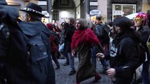 Carnevale: a Napoli carri, bande e maschere sfilano per il centro storico