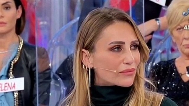 “Fate schifo, vergogna”. Ursula Bennardo, furia dopo il ritorno a UeD si è accorta di tutto