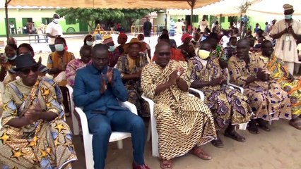 La ministre Nassénéba Touré célèbre le mardi gras avec les tout-petits