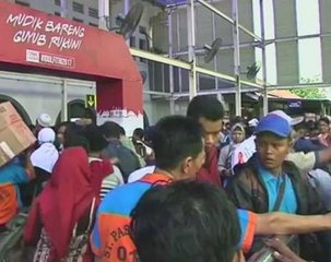 Indonesian Muslims travel home to celebrate Eid al-Fitr