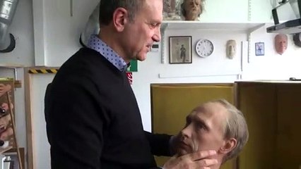 بدون تعليق: إزالة تمثال من الشمع لفلاديمير بوتين من متحف غريفين في باريس