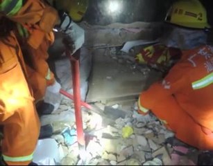 Sembilan terkambus dibawah runtuhan