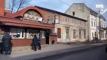 Guerre en Ukraine: Entre la frontière polonaise et Lviv sous couvre-feu, des Ukrainiens à cran