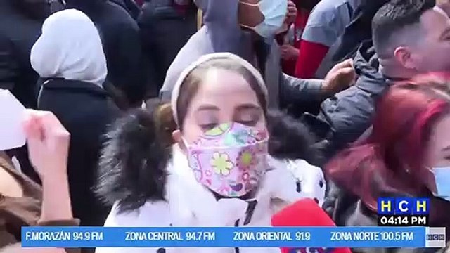 Hondureños exigen que se les atienda en el consulado de Honduras en Washington, EEUU