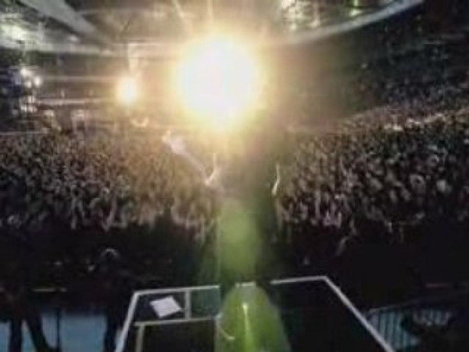 Muse - Blackout (Haarp Live From Wembley Stadium) extrait