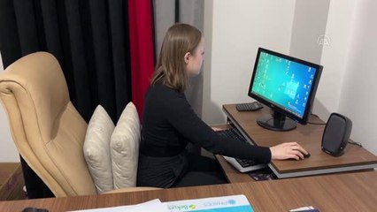 Isparta'da yaşayan Ukraynalı Maria Chesak, Ukrayna'daki sevdikleri için üzülüyor