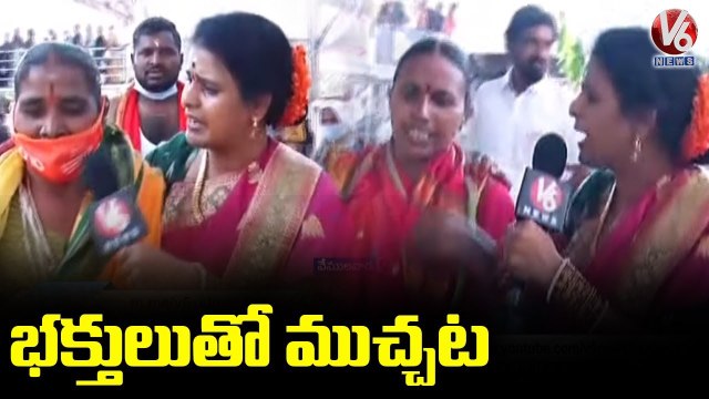 Teenmaar Chandravva Conversation with Devotees _ Vemulawada Temple _ V6 News (1)