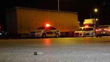 Son dakika haberi: Bursa'da sokakta yürüyen 2 kişiyi pompalı tüfekle yaraladılar, silahları asfalt silindirine saklayıp kayıplara karıştılar
