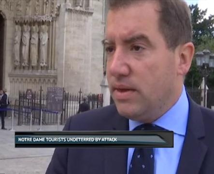 Notre Dame tourists undeterred by attack