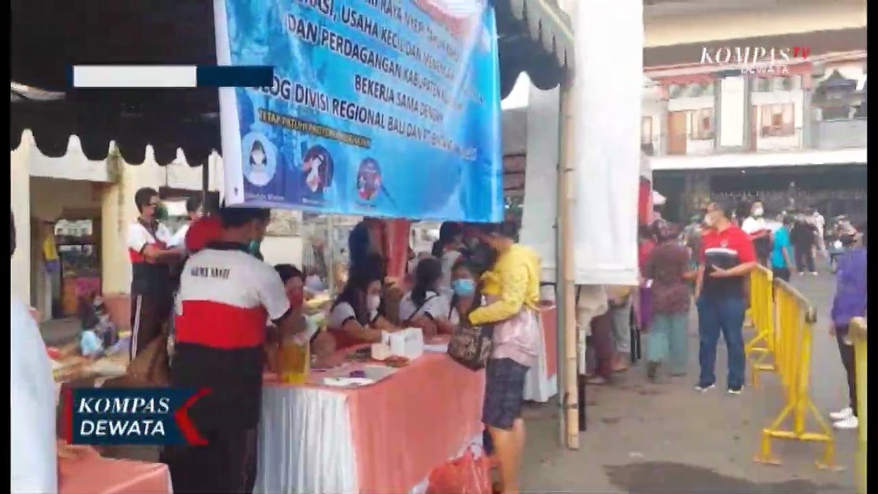 Warga Serbu Operasi Pasar Minyak Goreng Jelang Nyepi
