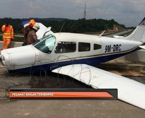 Pesawat ringan terhempas