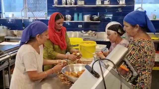 Sikh volunteers prepare food for Lismore, NSW flood victims on Wednesday | March 2, 2022 | ACM