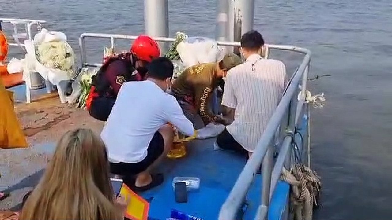 ญาติทำพิธีอัญเชิญดวงวิญญาณ "แตงโม นิดา" จุดที่พบศพกลางแม่น้ำ