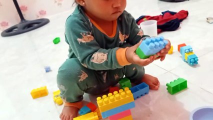 Melatih motorik anak dengan bermain lego