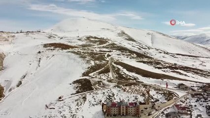 Bayburt güne kar yağışıyla uyandı