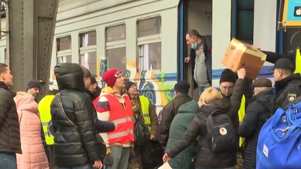 كاميرا الجزيرة تتجول في محطة القطارات في لفيف الأوكرانية