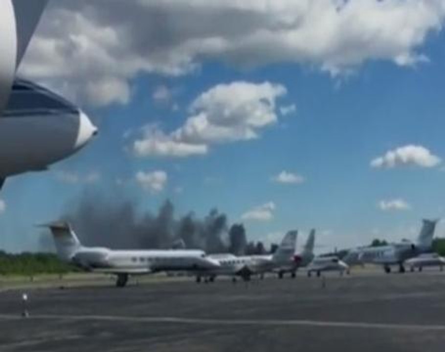 Two dead as Learjet crashes on approach to New Jersey airport