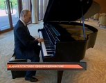 Vladimir Putin tunjuk kebolehan bermain piano