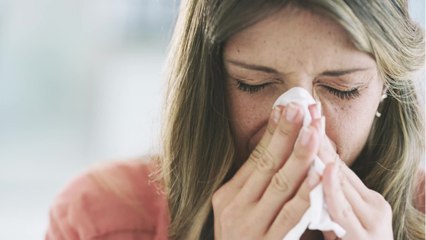 Heuschnupfen: Erst schnäuzen, dann Nasenspray benutzen