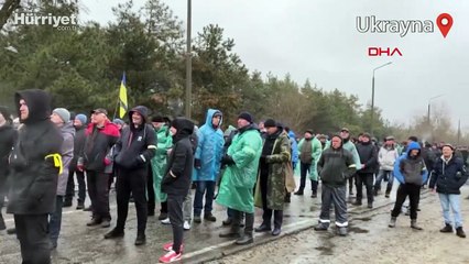 Nükleer santralin bulunduğu Enerhodar kentinde halk barikat kurdu
