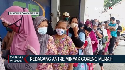 Pedagang Antre Minyak Goreng Murah