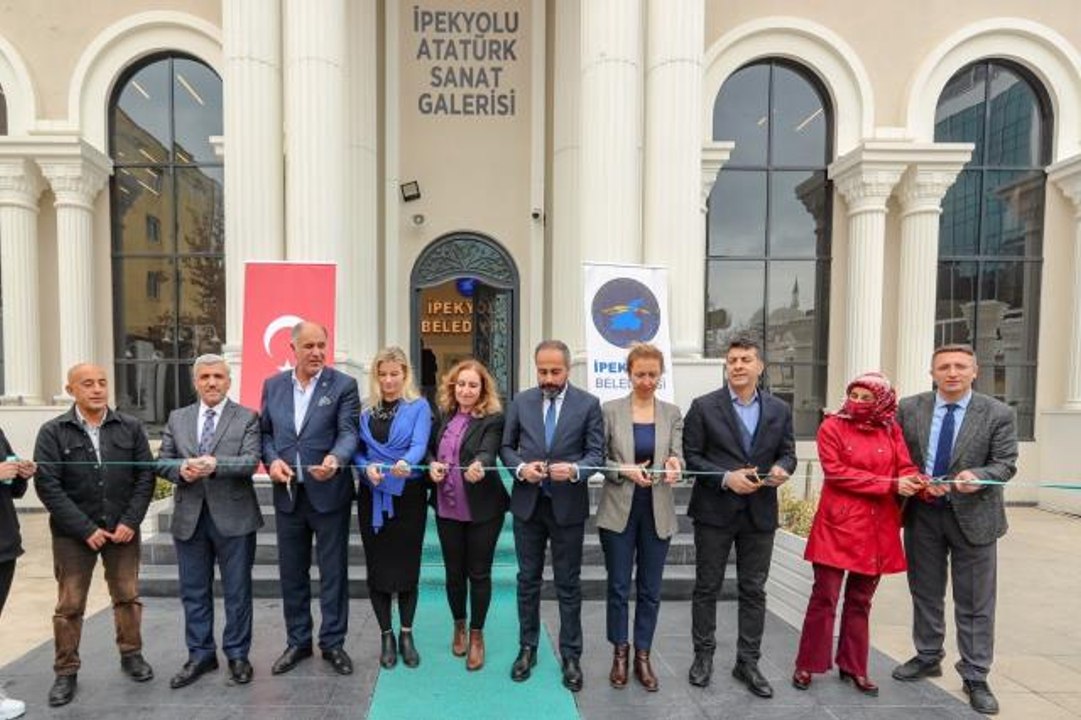 Van'da sergi açan Rus Ressam Kirillova: "Dünyada barış istiyorum"