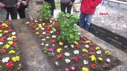 SAYNUR GELENDOST, ÖLÜMÜNÜN 19'UNCU YILINDA MEZARI BAŞINDA ANILDI