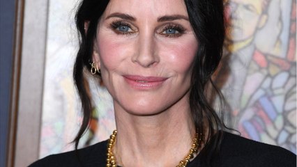 VOICI - Courteney Cox : cette raison effrayante qui l’a poussée à vendre sa maison hantée (1)