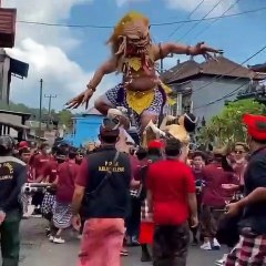Pawai ogoh-ogoh di Desa Pujungan, Tabanan.