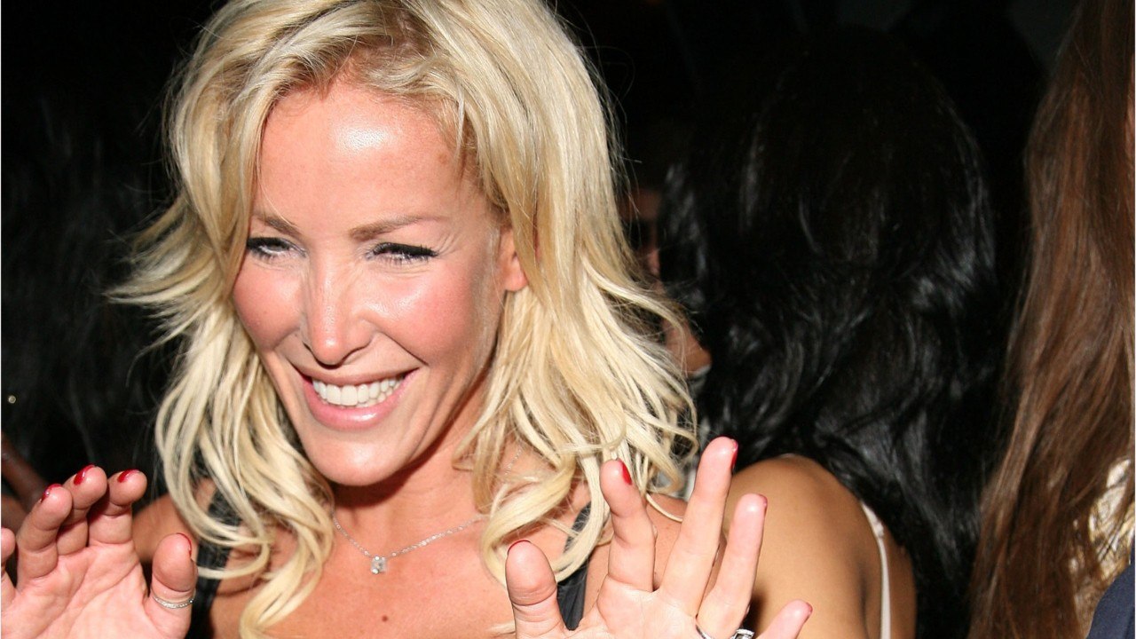 VOICI : Ophélie Winter : à 48 ans elle change de look, les internautes sont séduits