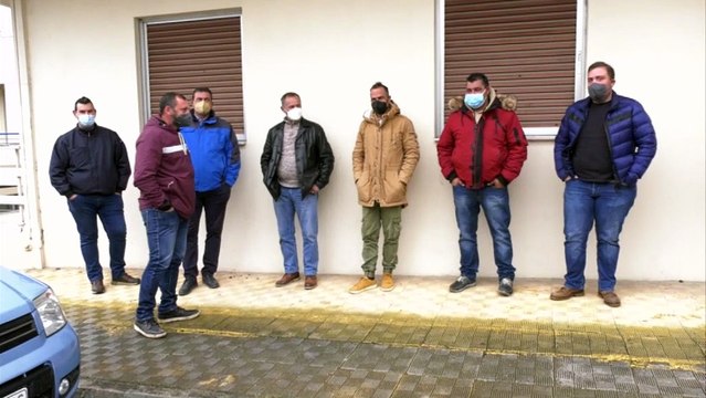 Παραμένουν στο μπλόκο οι αγρότες της Αταλάντης