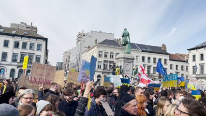 Plus de 800 manifestants ont appelé à la paix devant le parlement européen