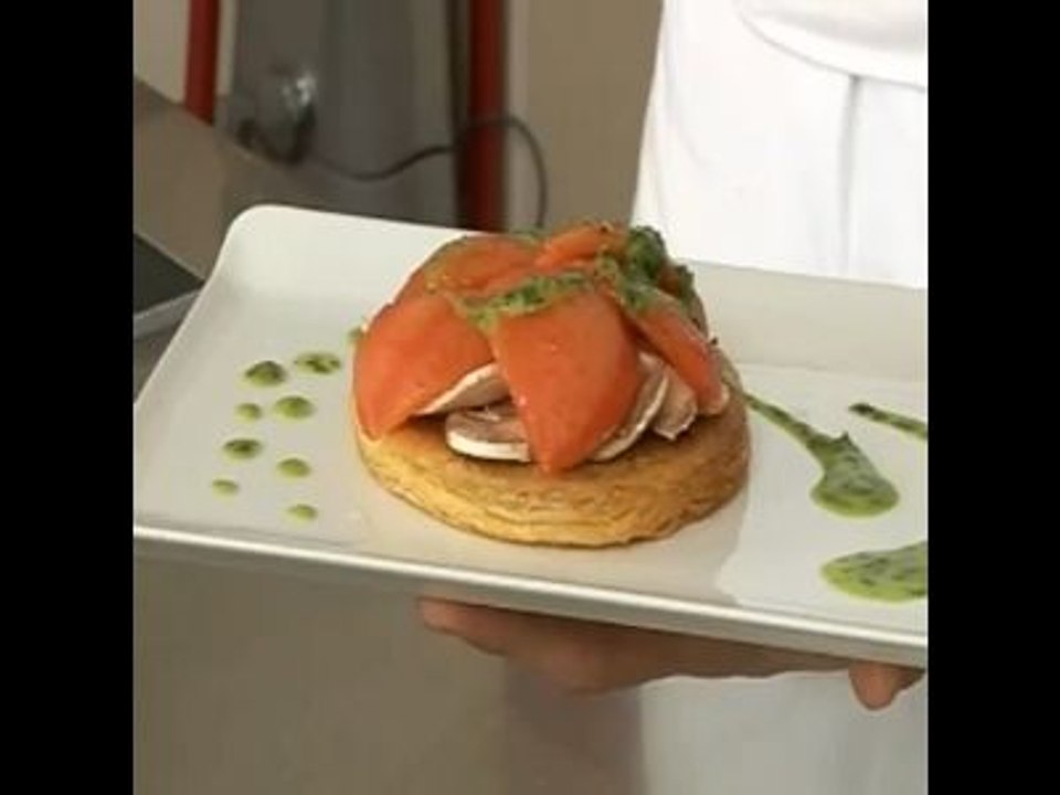 L'atelier des Chefs : la tarte fine croustillante à la tomate et champignons, jus de persil