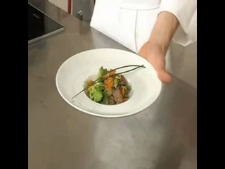 L'atelier des Chefs : le sauté d’agneau, pignons et chou romanesco