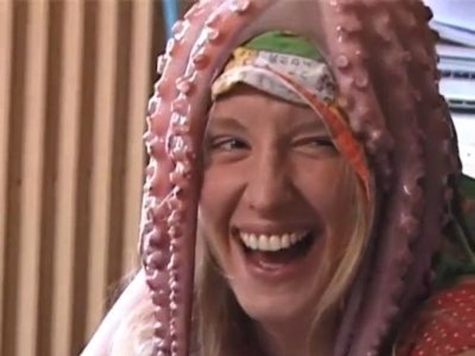 Exclu : Diane Kruger et Ludivine Sagnier, leur bêtisier dans "Pieds nus dans les limaces"