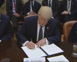 Donald Trump tandatangani perintah eksekutif perladangan