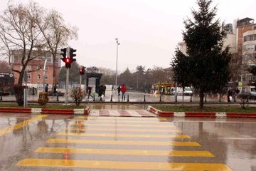 Afyonkarahisar'da beklenen kar yağışı başladı