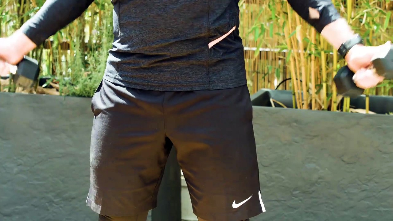 10 minutes pour affiner ses bras (avec haltères)