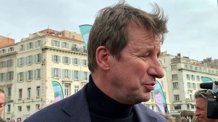 "Cette guerre dit beaucoup des candidats (...) des projets politiques" (Y. Jadot)