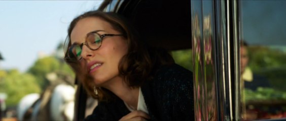 Exclu : Natalie Portman et Lily-Rose Depp se dévoilent dans la bande-annonce de Planétarium