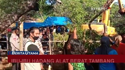 Sambil Berteriak Histeris, Ibu-ibu Nekat Hadang Alat Berat Menolak Aktivitas Pertambangan!