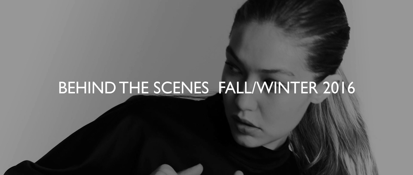 Gigi Hadid, de retour pour Stuart Weitzman