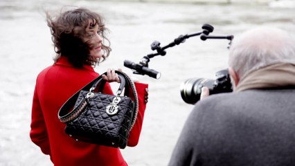 Marion Cotillard, éternelle égérie du sac Lady Dior