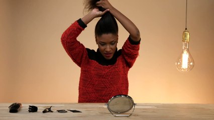 Comment faire un chignon sur des cheveux afros ou frisés