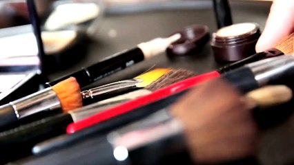 Comment faire un maquillage années 20 ?