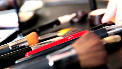 Comment faire un maquillage des années 80