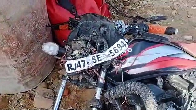 जयपुर-दिल्ली हाइवे पर पिकअप की टक्कर से चाचा-भतीजे की मौत, दोनों के शव देख बिलख पड़े परिजन