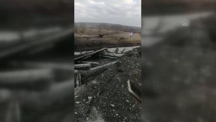 Son dakika haberi: Ukrayna'da bombalanan köprü kullanılamaz hale geldi