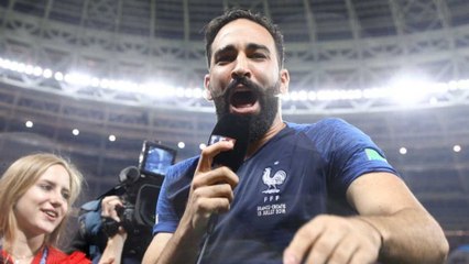 Adil Rami : le compagnon de Pamela Anderson drague ouvertement Anne-Claire Coudray